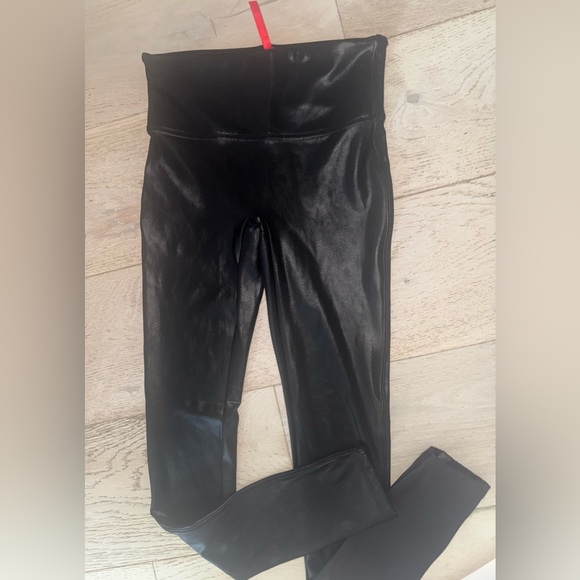 New Spanx Faux Leather glossy Leggings Black compression waistband sz. Medium - Picture 12 of 16